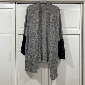 H&M women’s duster size L stretchy with faux leather sleeve detail